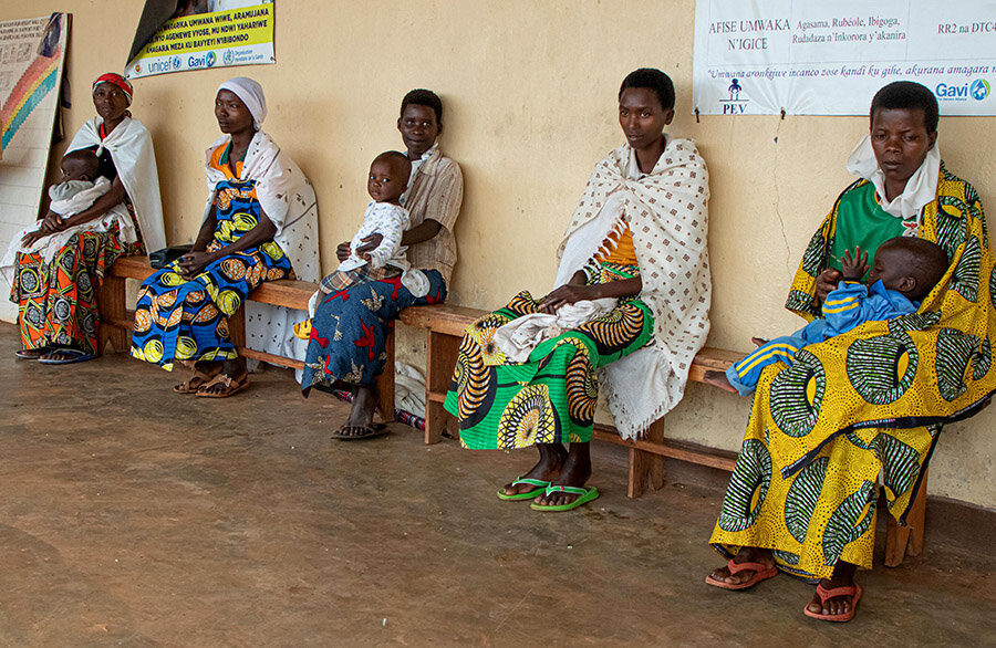 Women and children await to see a health worker at a health centre in Burundi. Photo: WFP/Aurore Ishimwe